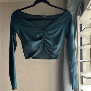 PrettyLittleThing Emerald Ruched Crop Blouse